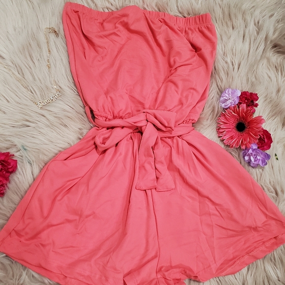 CORAL Solid strapless Romper,comfortable & cute🛍 - Picture 3 of 3